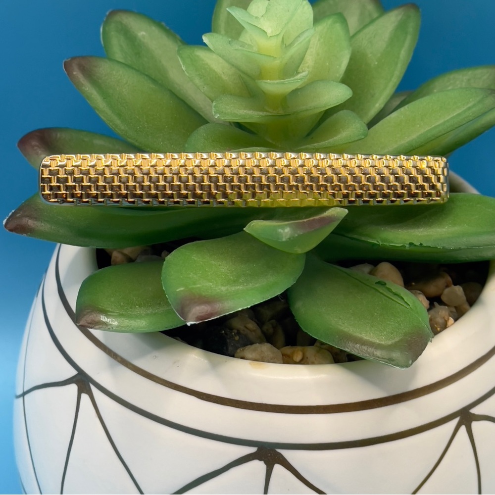 Vintage Hickok U.S.A. gold-tone basketweave tie clip in excellent condition✨